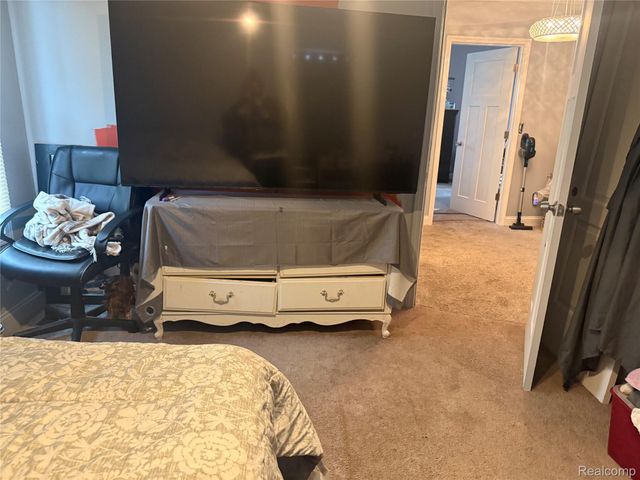 3230 Leslie Street, Detroit, MI 48238