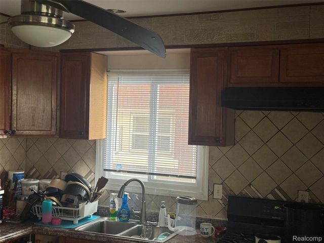 3230 Leslie Street, Detroit, MI 48238