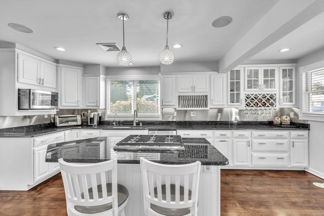 6 Strathmore Rd, Dartmouth, MA 02747