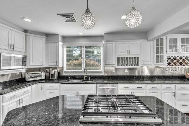 6 Strathmore Rd, Dartmouth, MA 02747