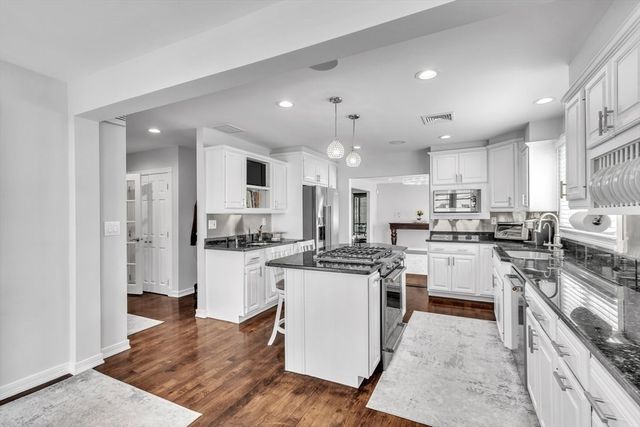 6 Strathmore Rd, Dartmouth, MA 02747