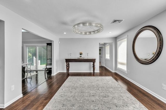 6 Strathmore Rd, Dartmouth, MA 02747