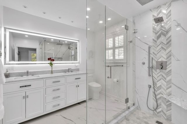 6 Strathmore Rd, Dartmouth, MA 02747