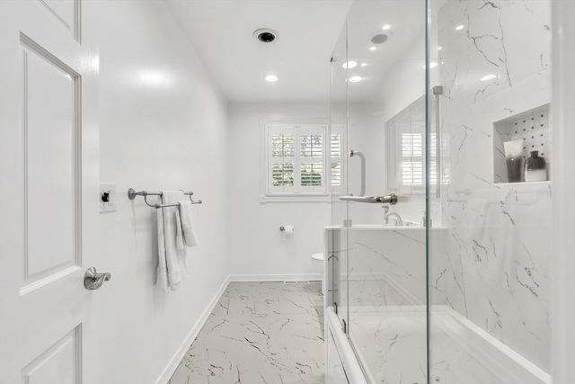 6 Strathmore Rd, Dartmouth, MA 02747