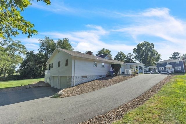 6 Strathmore Rd, Dartmouth, MA 02747