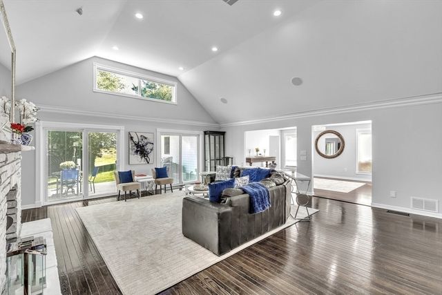 6 Strathmore Rd, Dartmouth, MA 02747