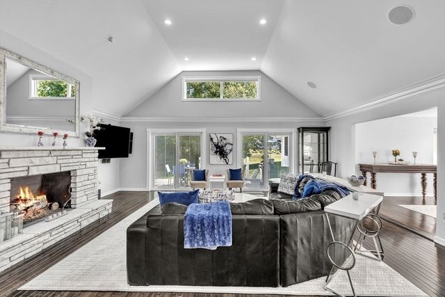 6 Strathmore Rd, Dartmouth, MA 02747