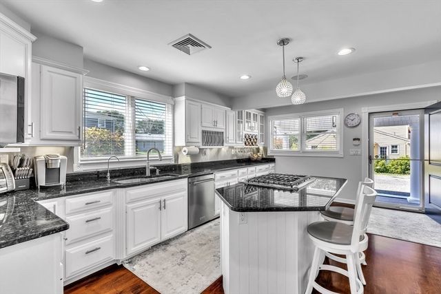 6 Strathmore Rd, Dartmouth, MA 02747