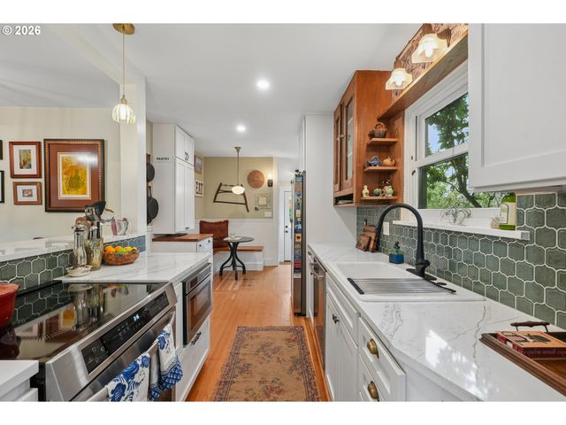 1905 Se HAROLD St, Portland, OR 97202
