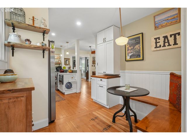 1905 Se HAROLD St, Portland, OR 97202