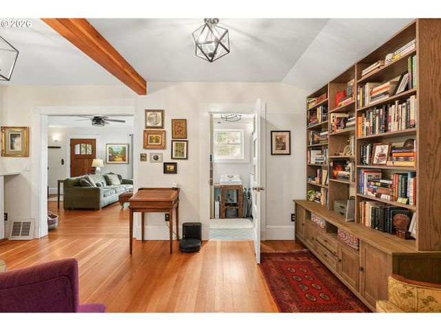 1905 Se HAROLD St, Portland, OR 97202