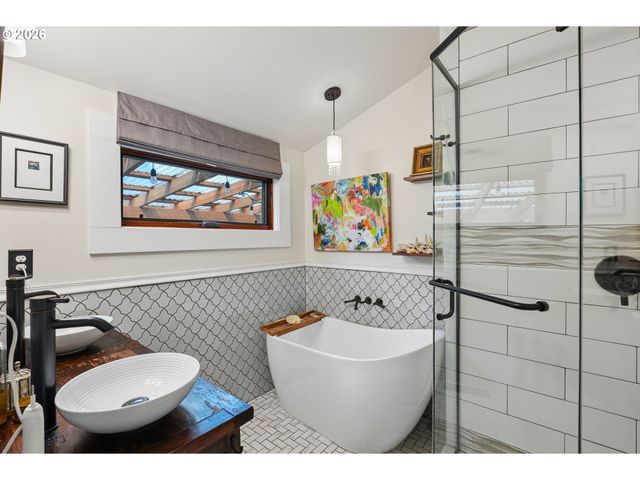 1905 Se HAROLD St, Portland, OR 97202
