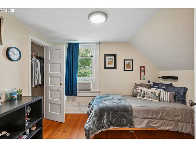 1905 Se HAROLD St, Portland, OR 97202