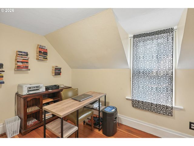 1905 Se HAROLD St, Portland, OR 97202