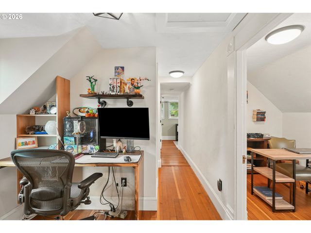 1905 Se HAROLD St, Portland, OR 97202