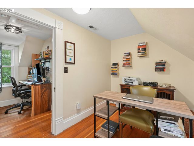 1905 Se HAROLD St, Portland, OR 97202
