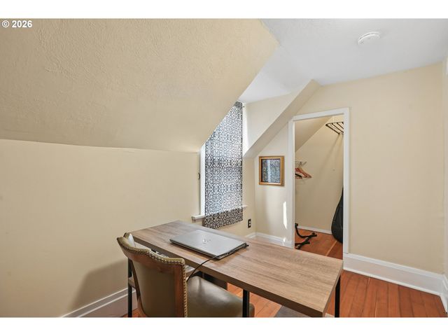 1905 Se HAROLD St, Portland, OR 97202