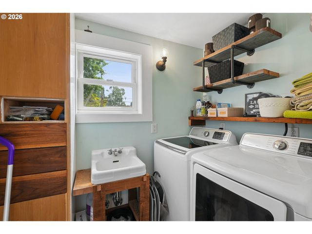 1905 Se HAROLD St, Portland, OR 97202