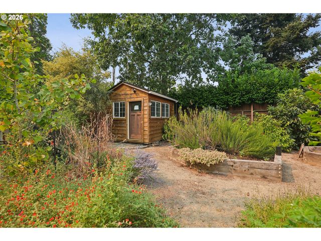 1905 Se HAROLD St, Portland, OR 97202
