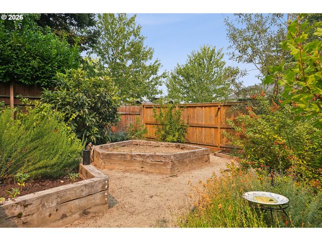 1905 Se HAROLD St, Portland, OR 97202