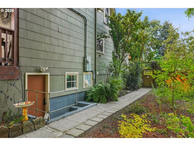 1905 Se HAROLD St, Portland, OR 97202