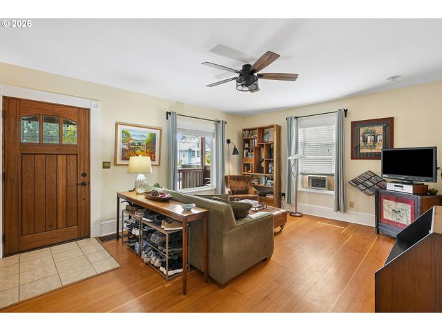 1905 Se HAROLD St, Portland, OR 97202