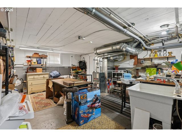 1905 Se HAROLD St, Portland, OR 97202