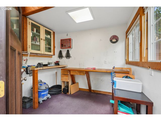 1905 Se HAROLD St, Portland, OR 97202