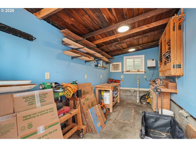 1905 Se HAROLD St, Portland, OR 97202