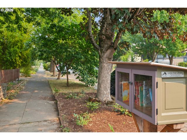 1905 Se HAROLD St, Portland, OR 97202