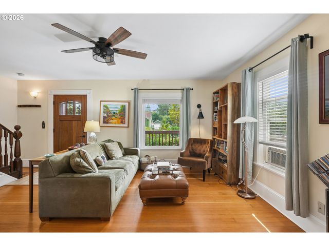1905 Se HAROLD St, Portland, OR 97202