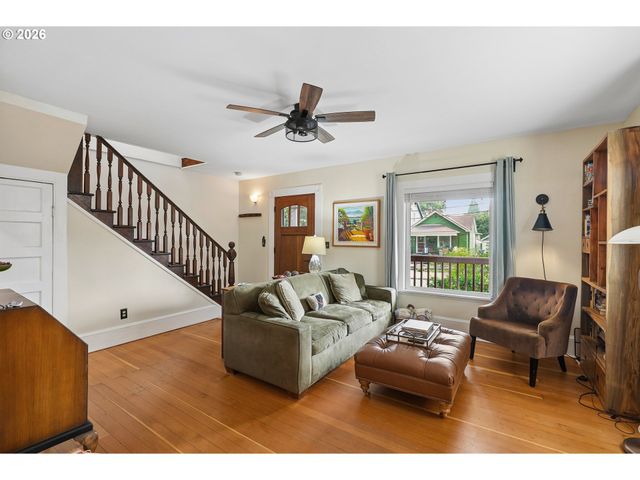 1905 Se HAROLD St, Portland, OR 97202