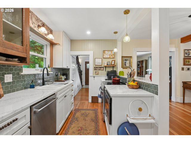 1905 Se HAROLD St, Portland, OR 97202