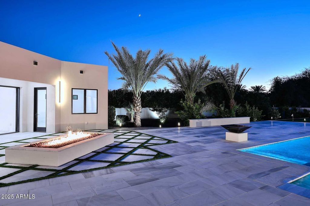 Image 107 of property listing at 6927 E DOUBLETREE RANCH Road, Paradise Valley, AZ 85253