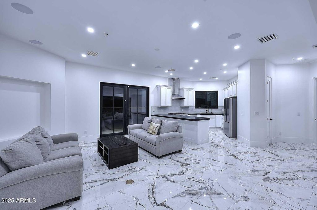 Image 117 of property listing at 6927 E DOUBLETREE RANCH Road, Paradise Valley, AZ 85253