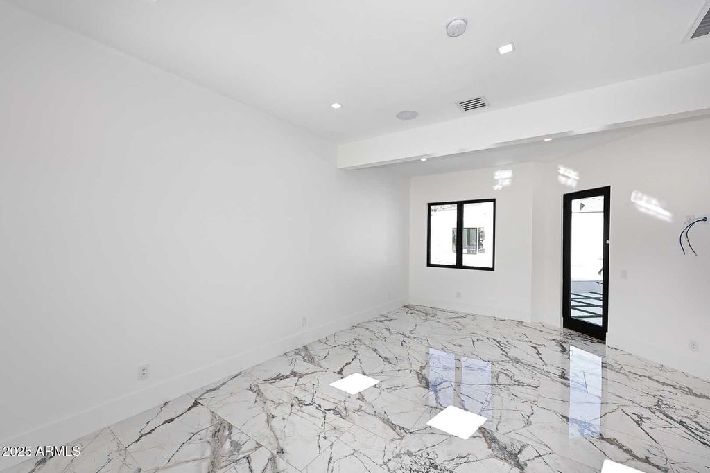 Image 126 of property listing at 6927 E DOUBLETREE RANCH Road, Paradise Valley, AZ 85253