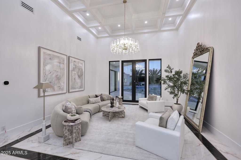 Image 13 of property listing at 6927 E DOUBLETREE RANCH Road, Paradise Valley, AZ 85253