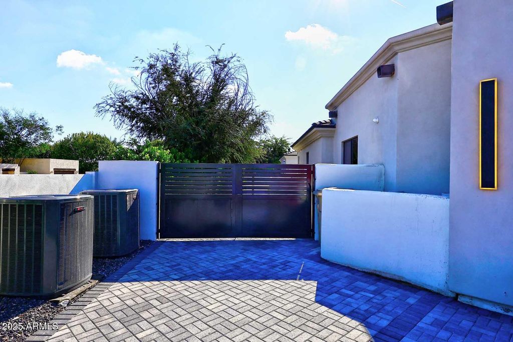Image 132 of property listing at 6927 E DOUBLETREE RANCH Road, Paradise Valley, AZ 85253