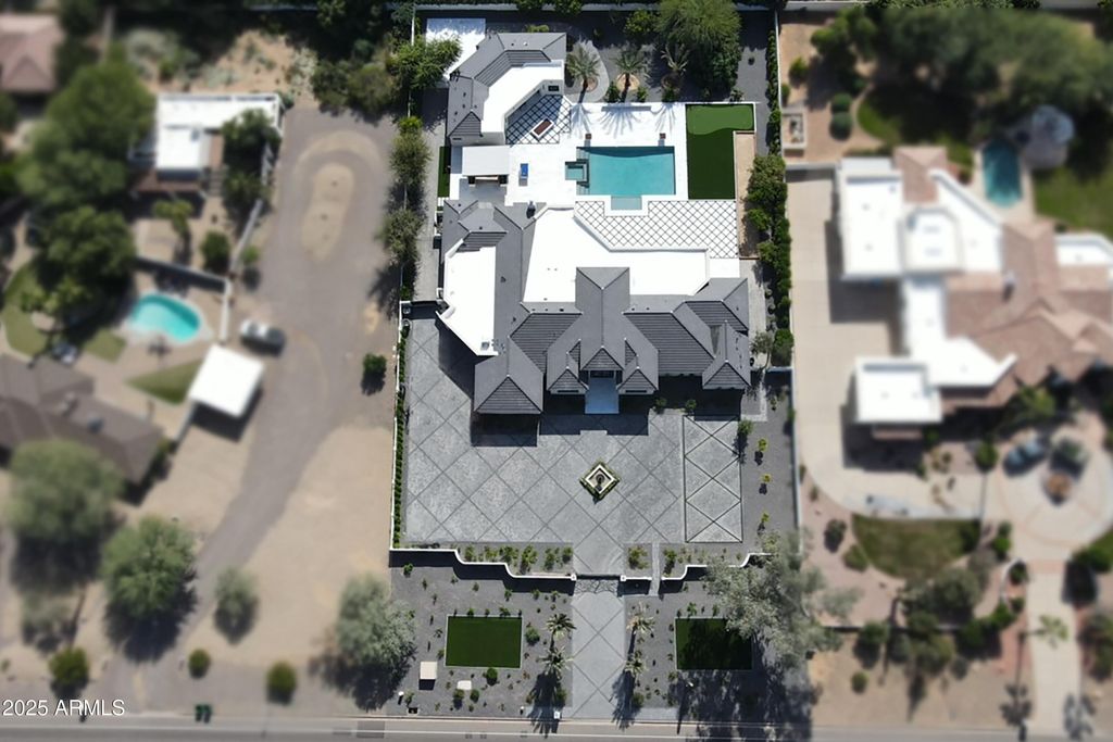 Image 133 of property listing at 6927 E DOUBLETREE RANCH Road, Paradise Valley, AZ 85253