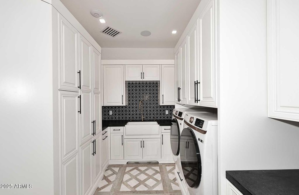 Image 26 of property listing at 6927 E DOUBLETREE RANCH Road, Paradise Valley, AZ 85253