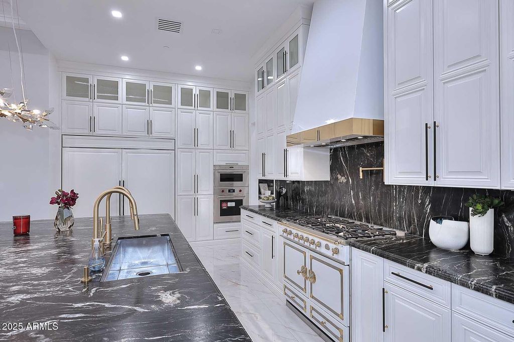 Image 38 of property listing at 6927 E DOUBLETREE RANCH Road, Paradise Valley, AZ 85253