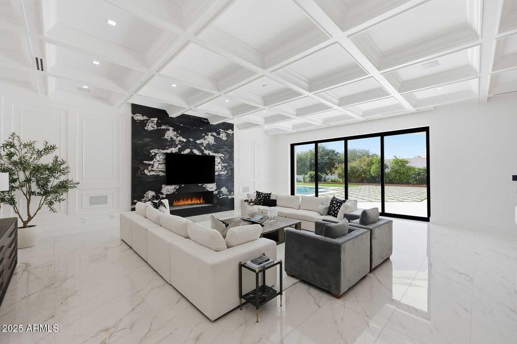 Image 39 of property listing at 6927 E DOUBLETREE RANCH Road, Paradise Valley, AZ 85253