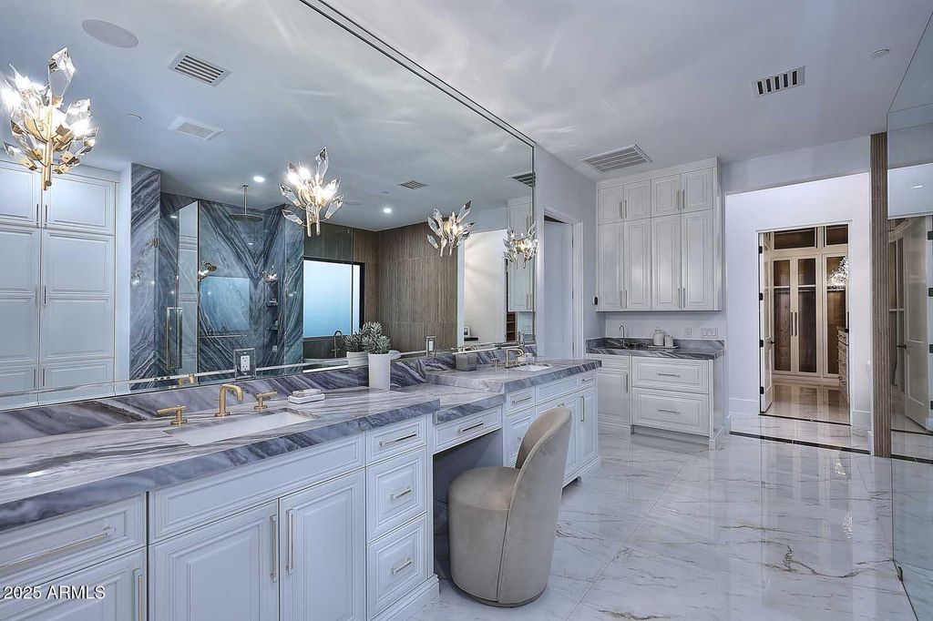 Image 83 of property listing at 6927 E DOUBLETREE RANCH Road, Paradise Valley, AZ 85253