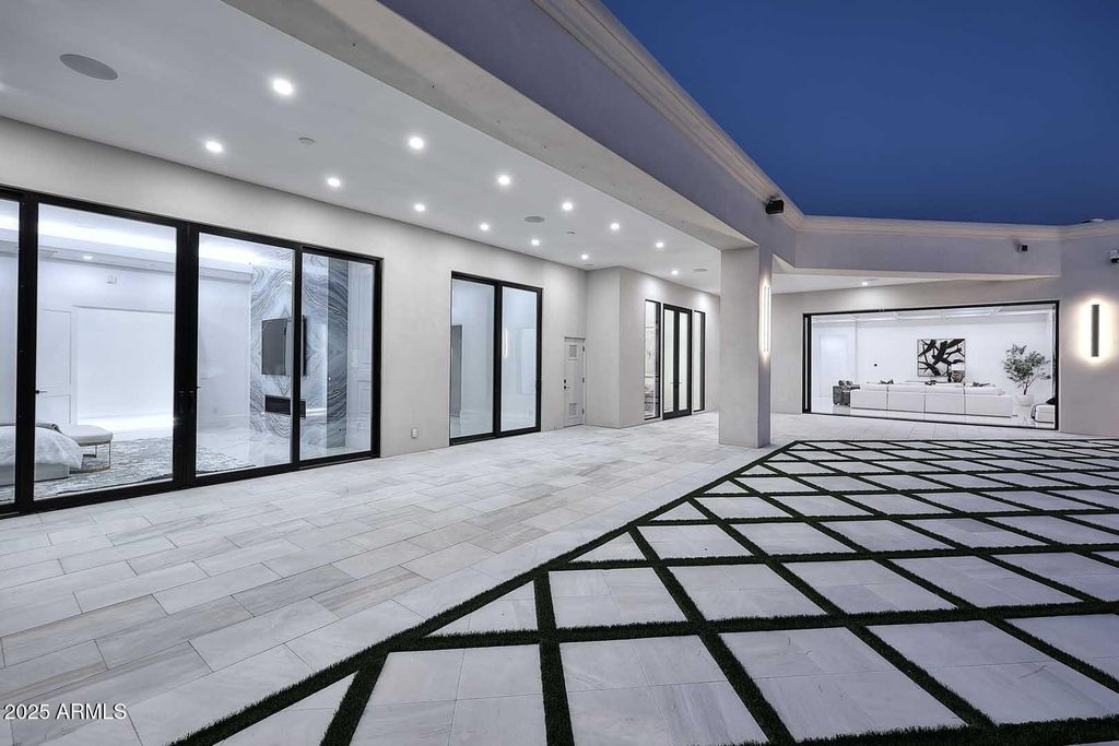 Image 91 of property listing at 6927 E DOUBLETREE RANCH Road, Paradise Valley, AZ 85253