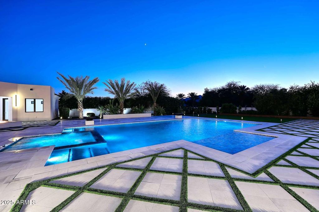 Image 99 of property listing at 6927 E DOUBLETREE RANCH Road, Paradise Valley, AZ 85253