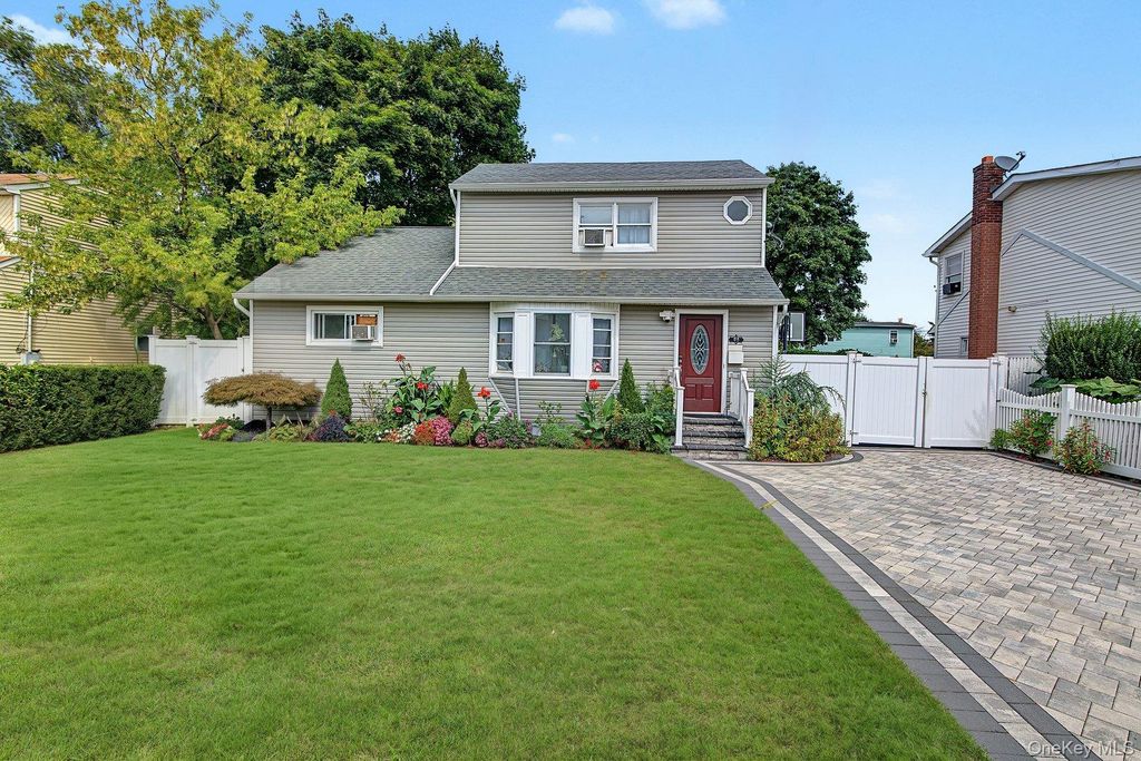 95 E Booker Avenue, Wyandanch, NY 11798 — photo 2