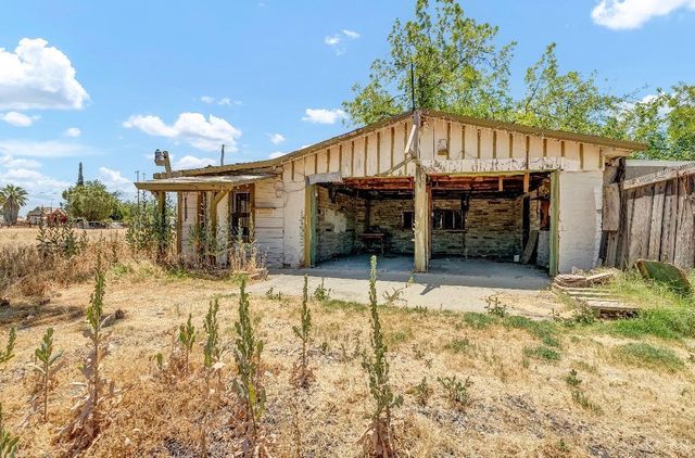 11431 11th Avenue, Hanford, CA 93230