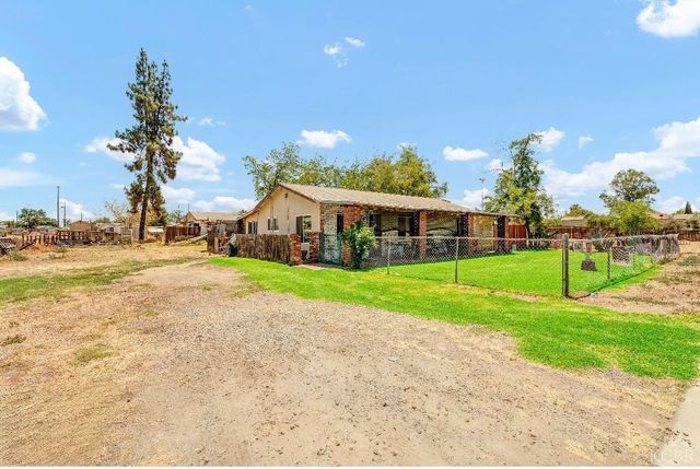 11431 11th Avenue, Hanford, CA 93230