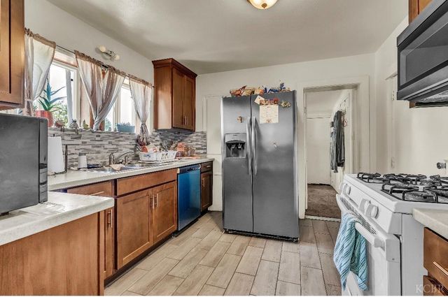 11431 11th Avenue, Hanford, CA 93230