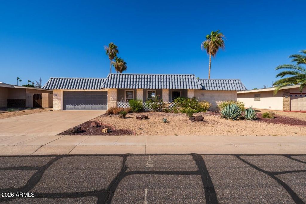10706 W PINION Lane, Sun City, AZ 85373
